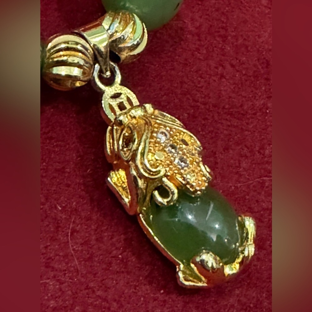 👑✅PRICE FIRM✅ LUCKY🍀 Faux Jade Pixiu Stretch Bracelet - Picture 3 of 17